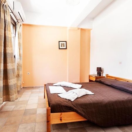 One Bedroom Apartment With Kitchenette# 12 A Raches  Екстер'єр фото